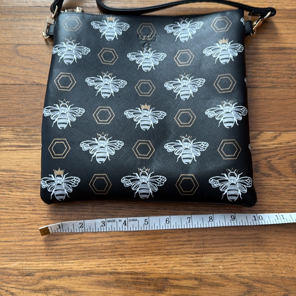 🐝 OTG 247 “On The Go” Queen Bee Crossbody bag. Vegan leather. - Picture 5 of 8